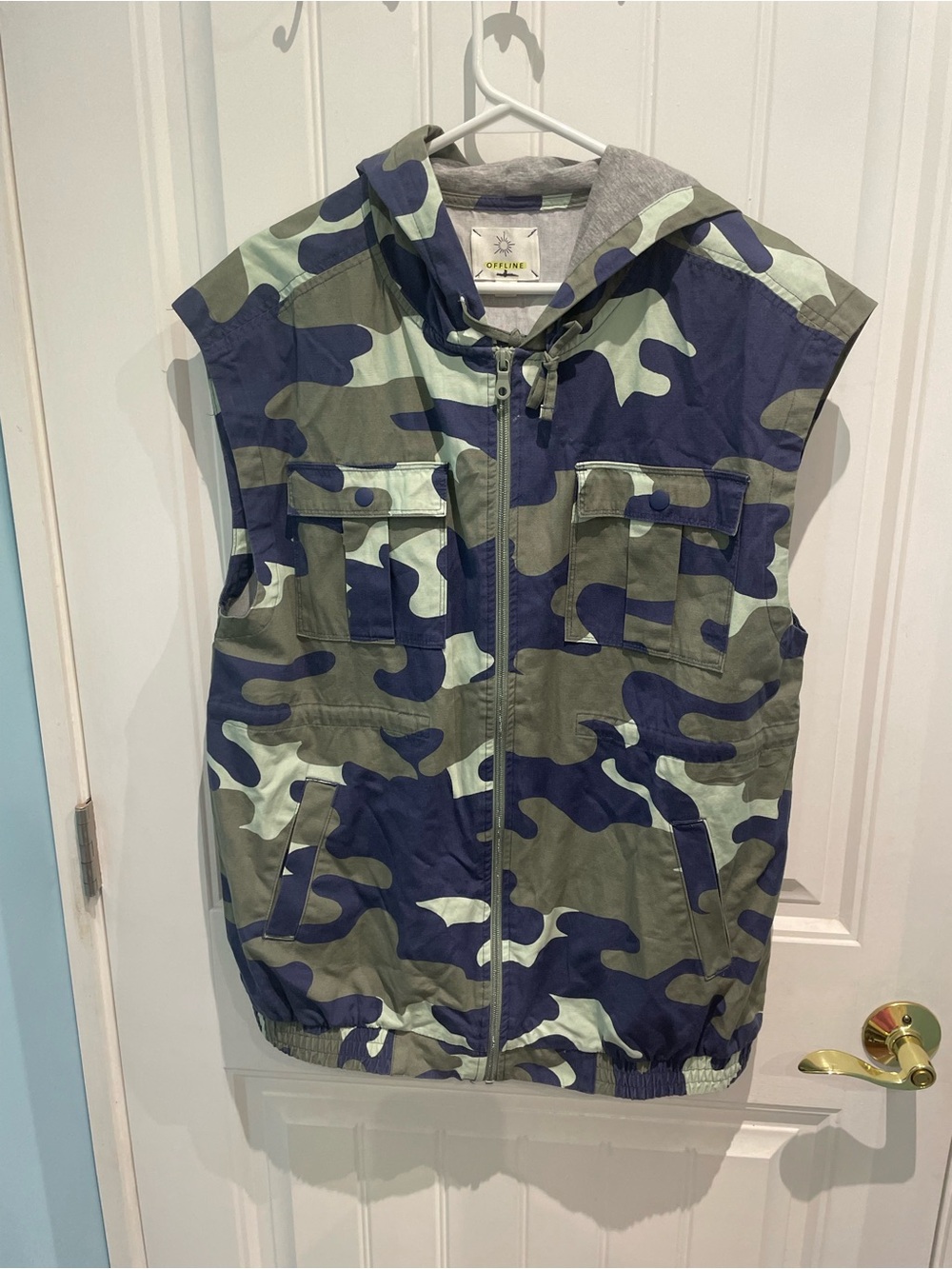 Sleeveless Camo Hooded Zip Vest - Green & Navy